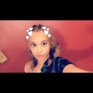 Meet your Posher, Nayele